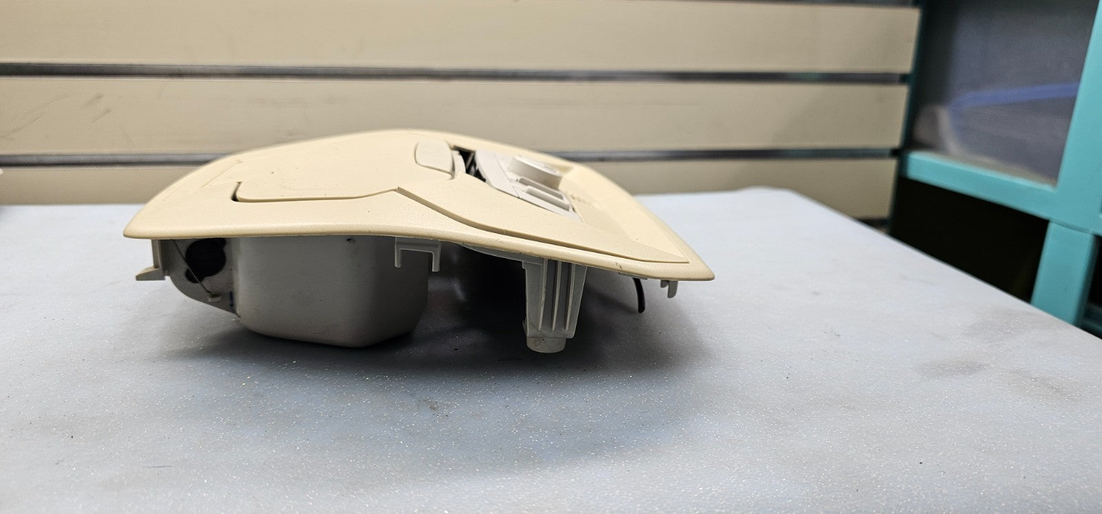 🔥13-14 ESCAPE FRONT OVERHEAD CONSOLE DOME MAP LIGHT LAMP STORAGE ASSEMBLY TAN