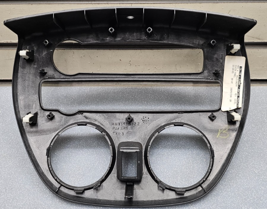 🔥06-08 Eclipse Dash AM FM Radio CD Player Display Stereo Panel Bezel Silver