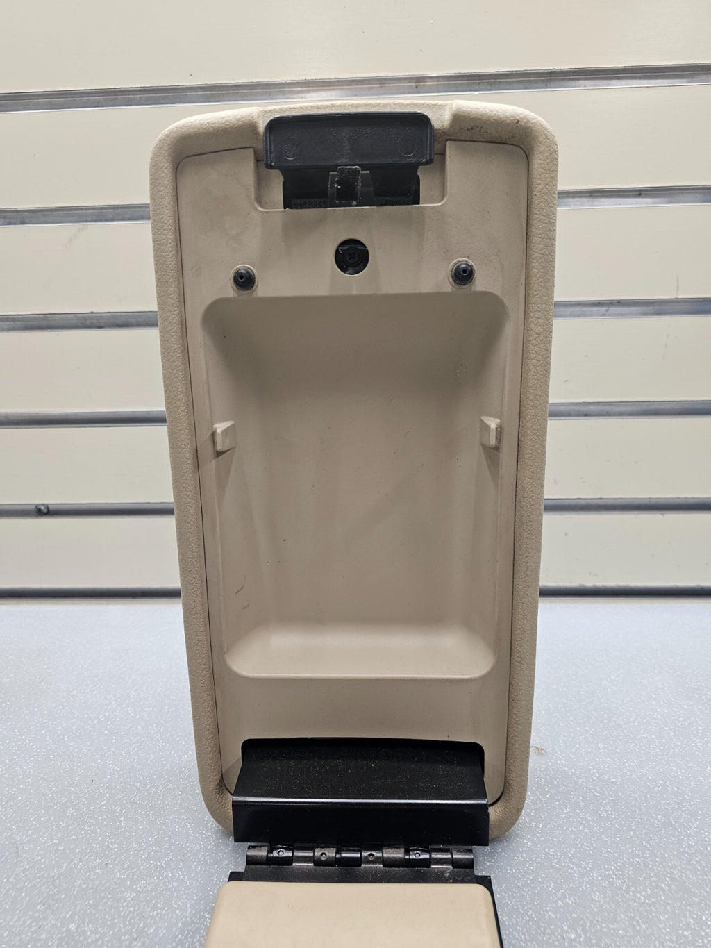 10-12 Fusion Milan Front Center Console Lid Armrest Cover Top Pad Assembly Tan