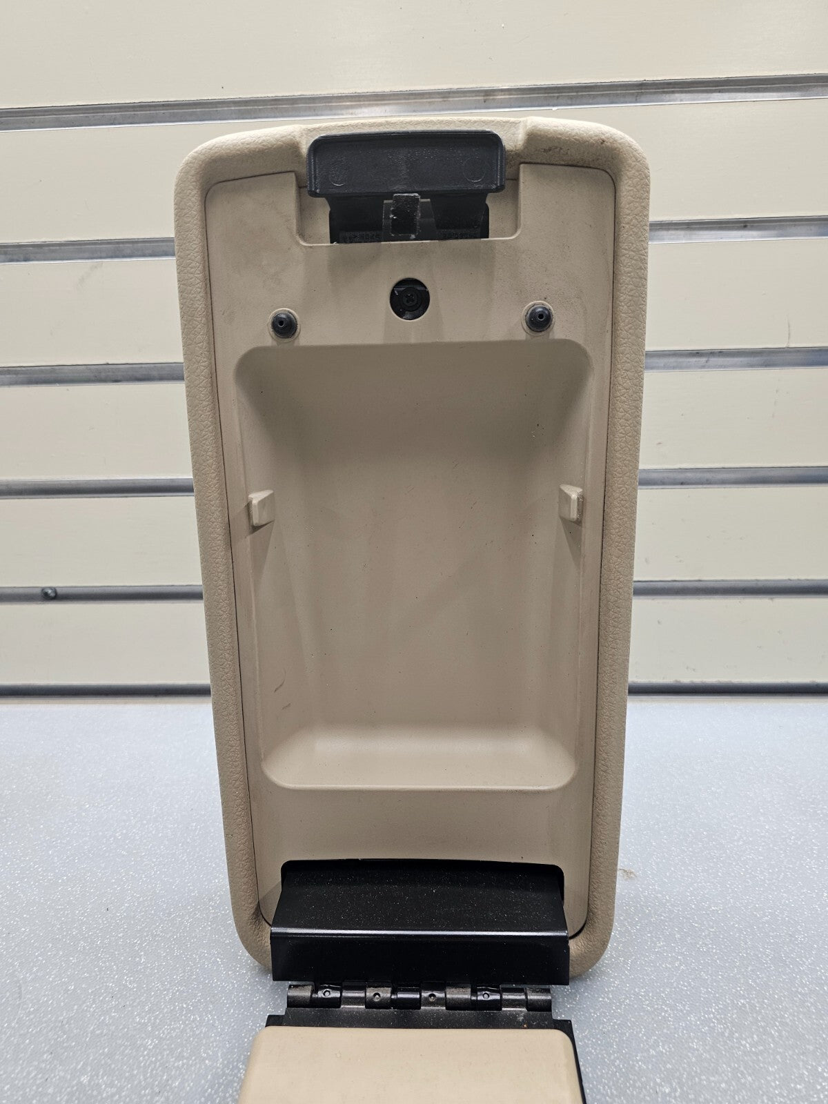 10-12 Fusion Milan Front Center Console Lid Armrest Cover Top Pad Assembly Tan