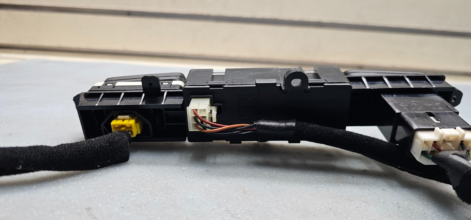 🔥05-09  Kia Sportage Dash Digital Clock HAZARD SWITCH BUTTON Unit