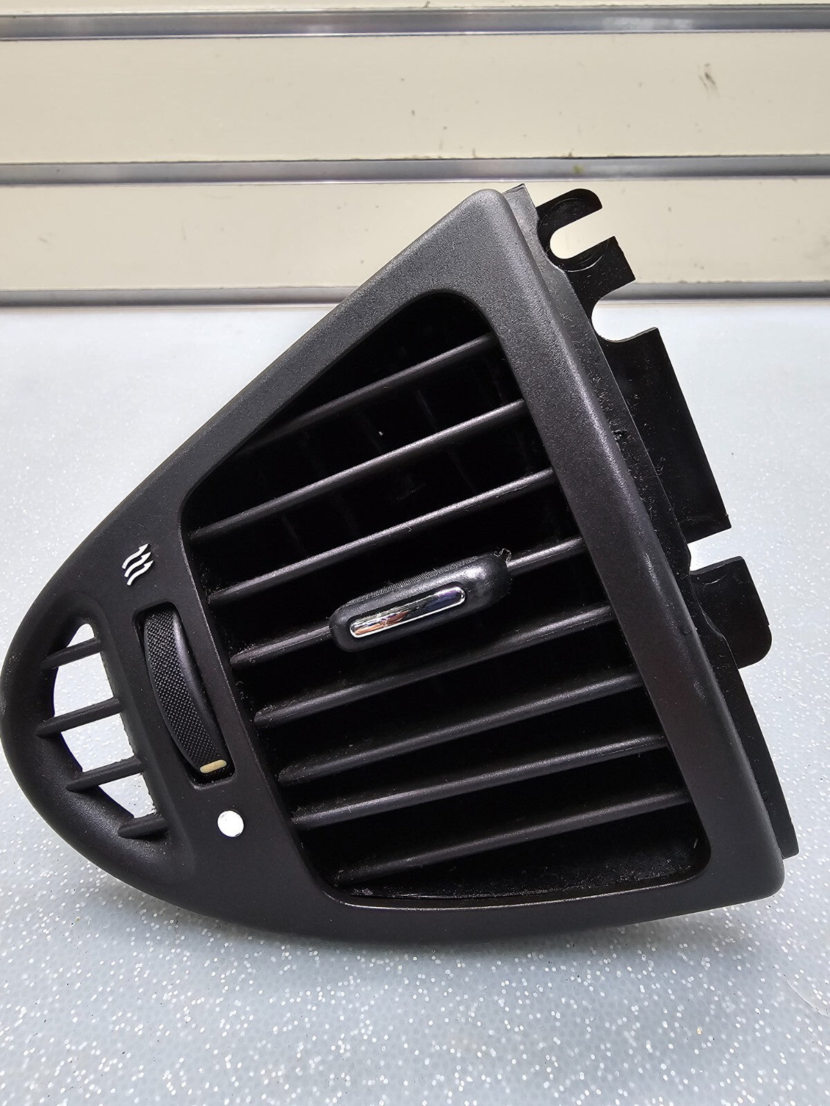 02-08 Jaguar X-Type LEFT DRIVER Outer Dash Front Center Air Vent Heater OEM