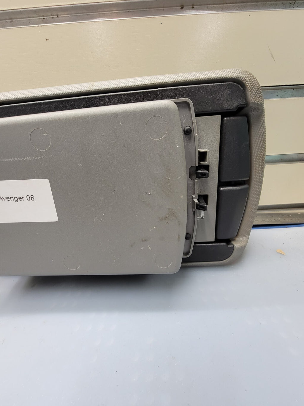 🔥08 - 10 DODGE AVENGER/CHRYSLER SEBRING CENTER CONSOLE & ARM RESTER LID GRAY