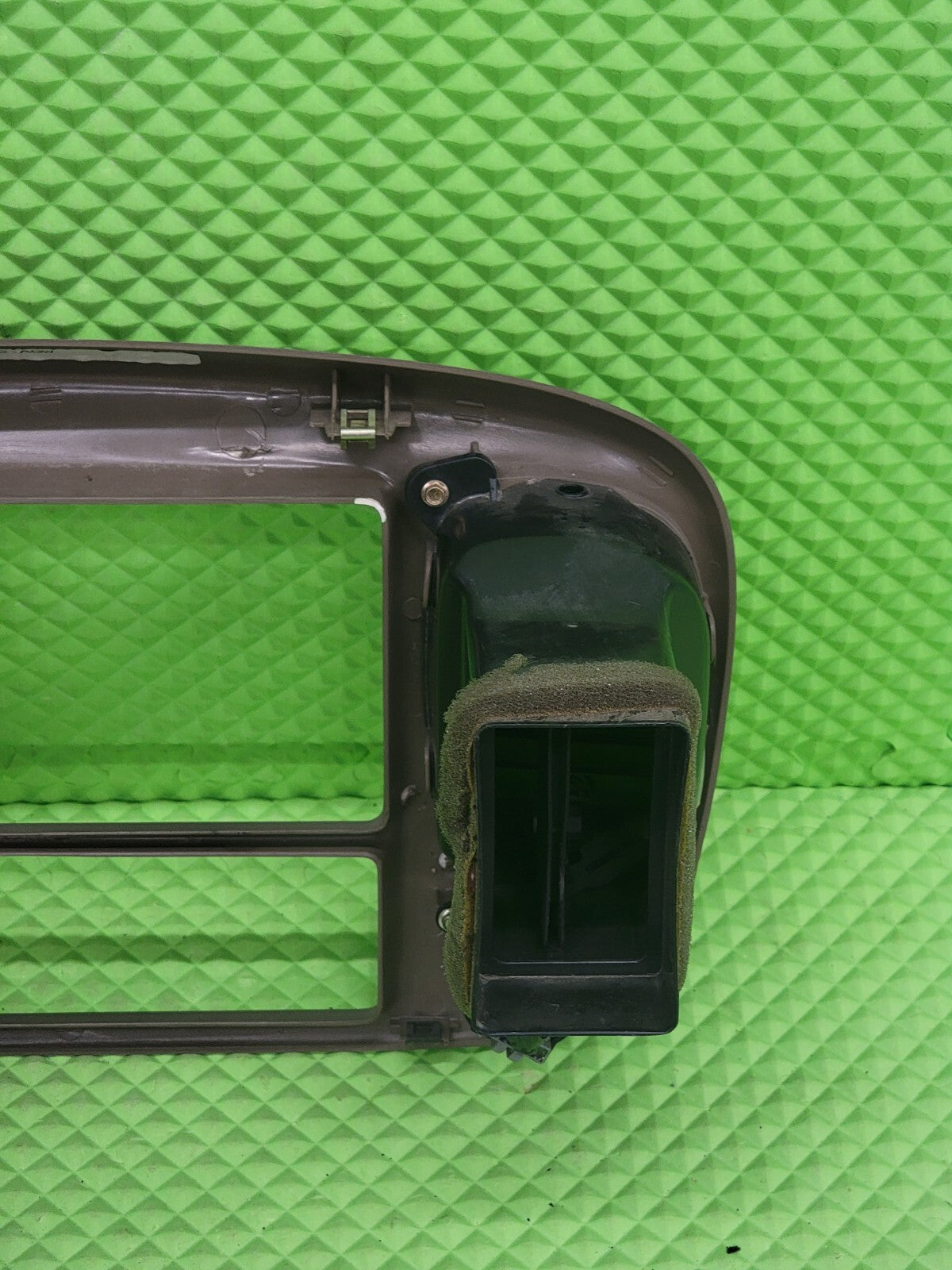 97-03 Ford F150 Center Dash Radio Climate BEZEL Trim Panel🔴AIRBG Line Lt Tan B1