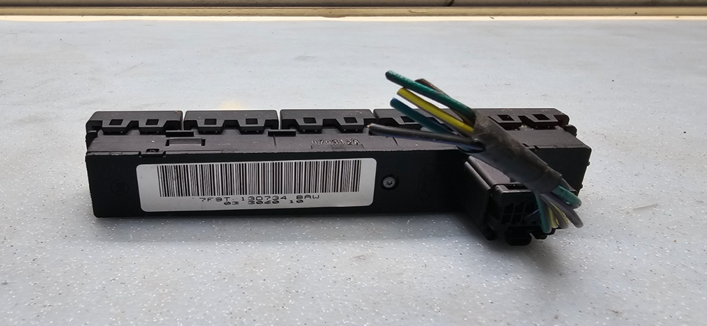 🔥05-07 FORD Five Hundred Hazard & Traction Control Dash Button
