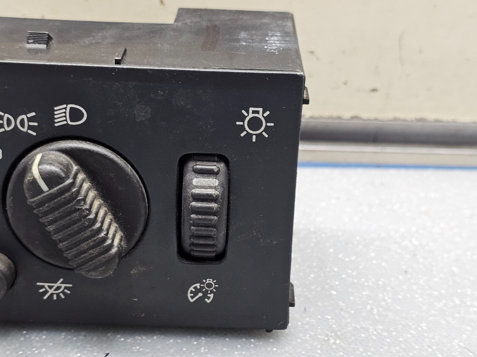03-06 CHEVY SILVERADO GMC SIERRA HEADLIGHT DOME LIGHT DIMMER CONTROL SWITCH OEM