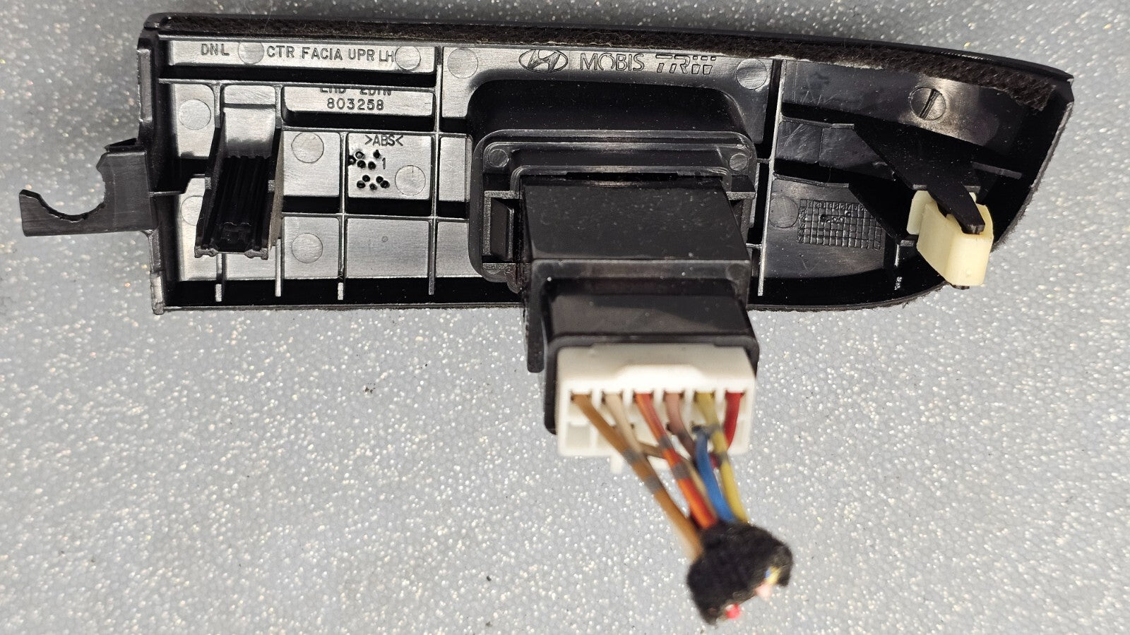 🔥06-08 Hyundai Sonata Hazard Hread Light Lamp Control Switch Bezel Black OEM