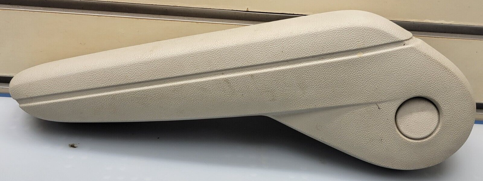 🔥08-11 CARAVAN TOWN & COUNTRY RIGHT PASSENGER SIDE FRONT SEAT ARMREST LIGHT TAN