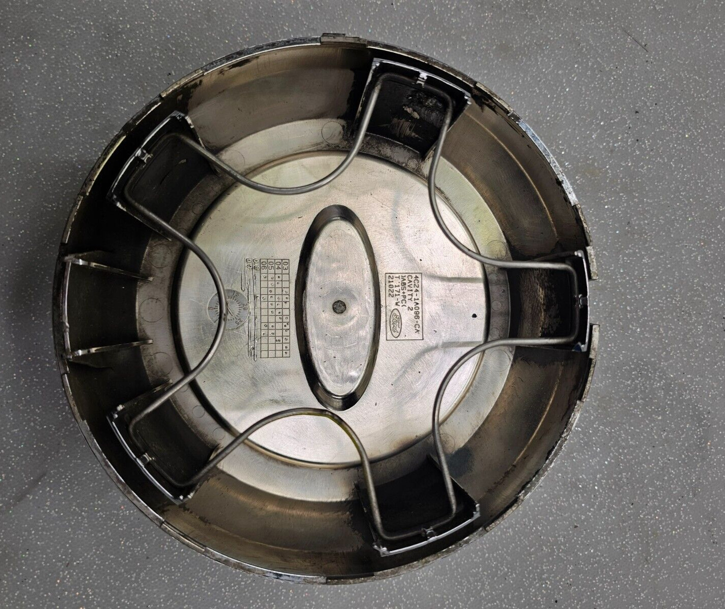 🔥04-06 Ford E150 Front Rear Left Right Wheel center cap Hub Cap Tire Lower Gray