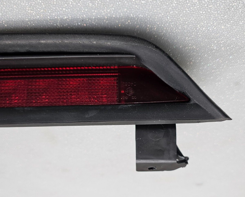 05-08 Nissan Pathfinder Xterra Third Center Brake Light Tail Light Assembly OEM