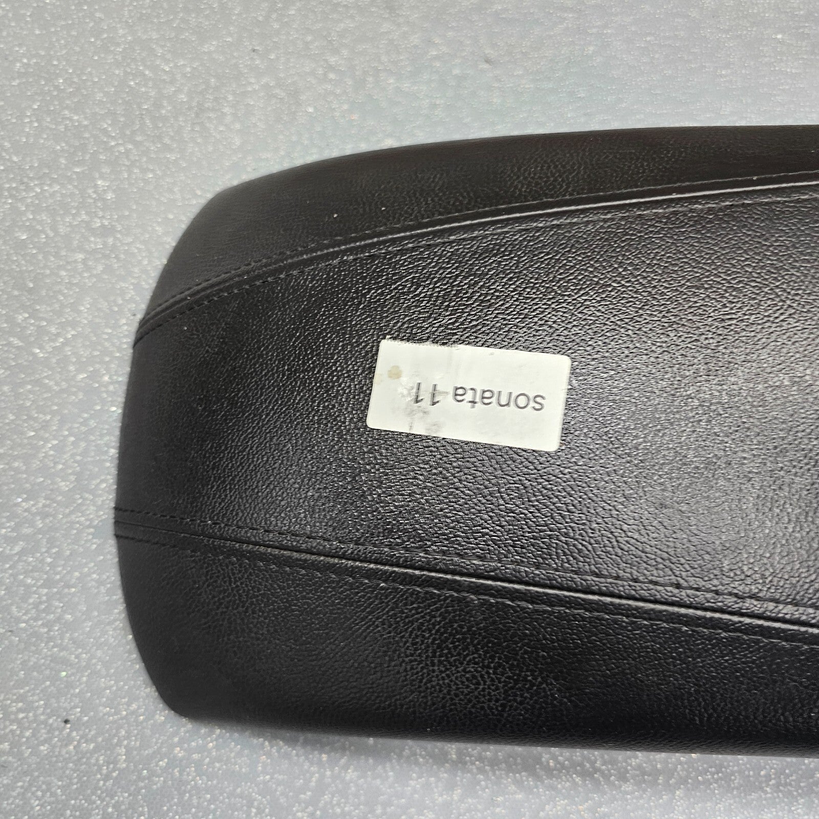 🔥11-14 HYUNDAI SONATA FRONT CENTER CONSOLE ARM REST LID COVER TOP PAD BLACK OEM