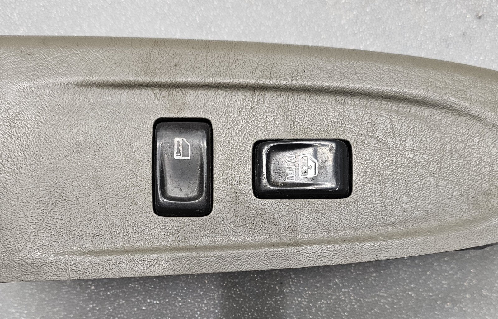 🔥02-05 Chevy TRAILBLAZER Window Switch Front RIGHT Passenger Side GRAY WS6