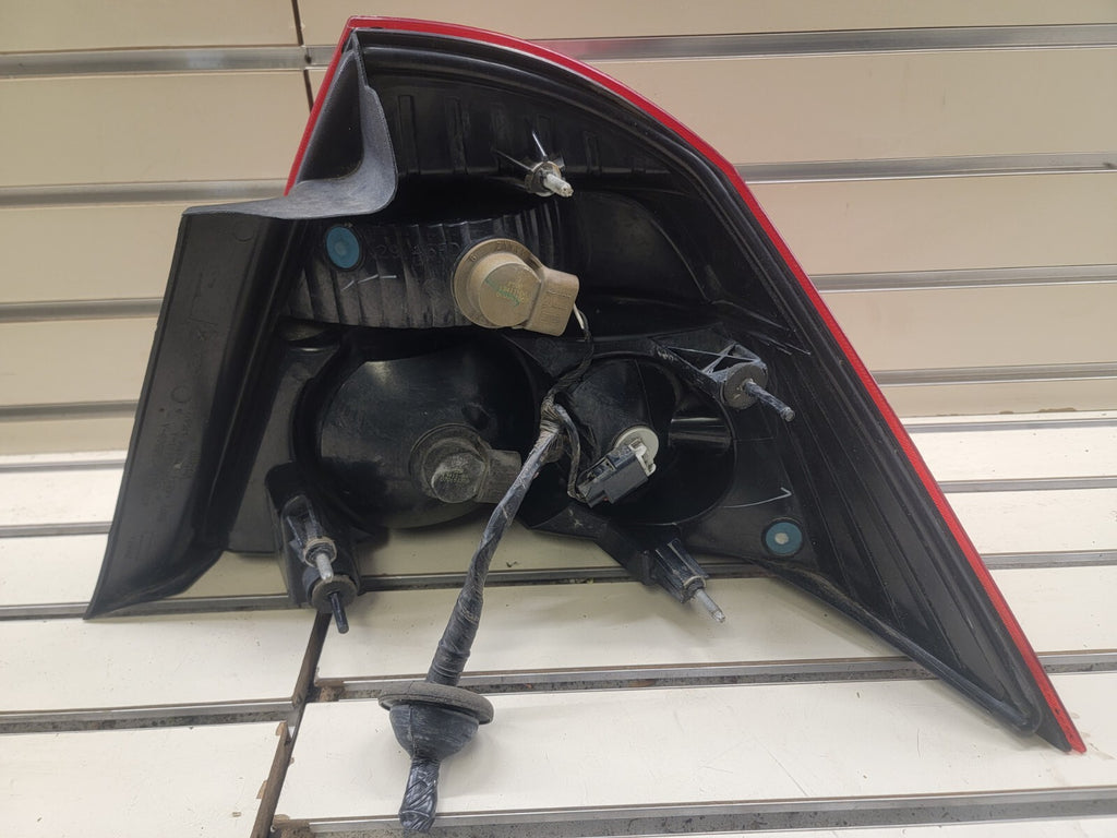 🔥2005-2007 Ford Five Hundred Tail Light taillight lamp left driver side