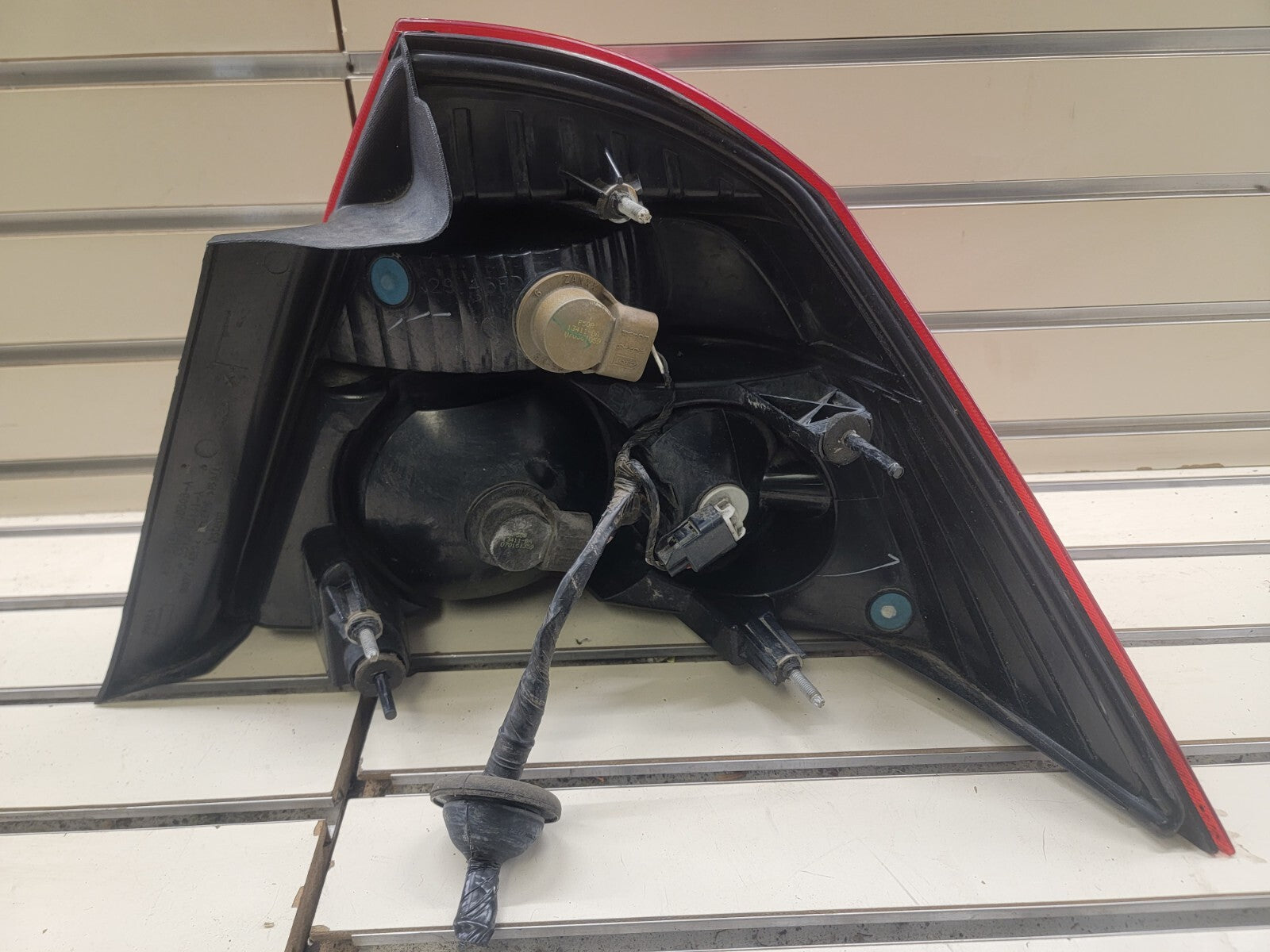 🔥2005-2007 Ford Five Hundred Tail Light taillight lamp left driver side