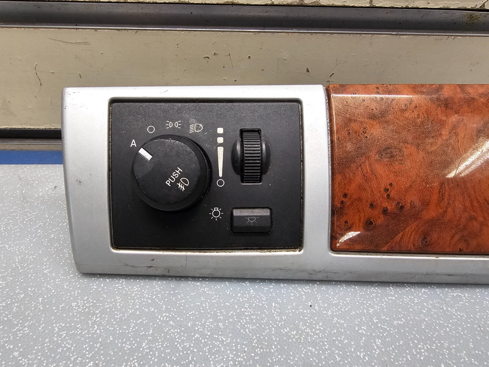 🔥08-10 Grand Caravan Town Country Dash Headlight Switch Bezel Trim Silver/Wood