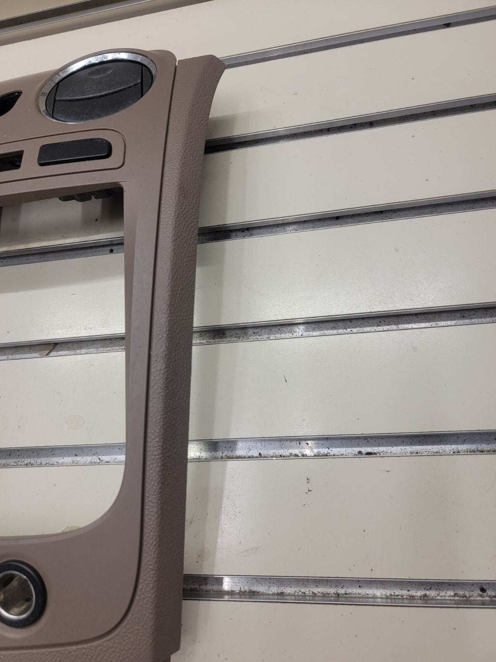 🔥2006-2011 Chevrolet HHR Center Dash Radio Trim w Vents and Switches OEM tan
