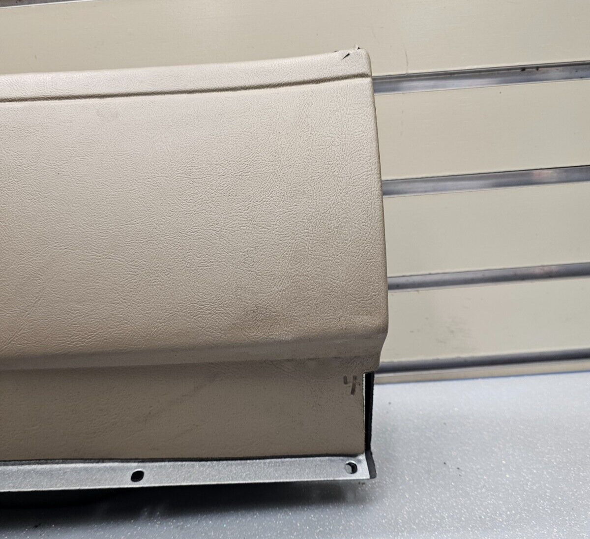 94-99 Buick LeSabre Dash Glove Box Board Lid Storage Compartment Cover Lock Tan