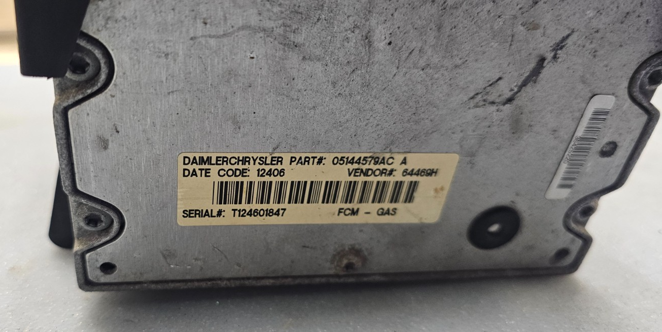 🔥06-07 Grand Caravan Town Country Fuse Box Relay Control Module TPIM Junction
