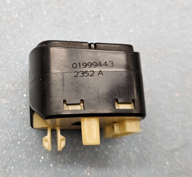 🔥03-09 YUKON SIERRA Rainier CALL SOURCE SWITCH Steering Wheel Control Button 