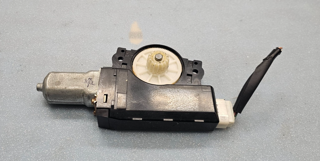 05-10 SCION TC Front Upper Sun Roof Power Motor Sliding Gear Motorized Assembly