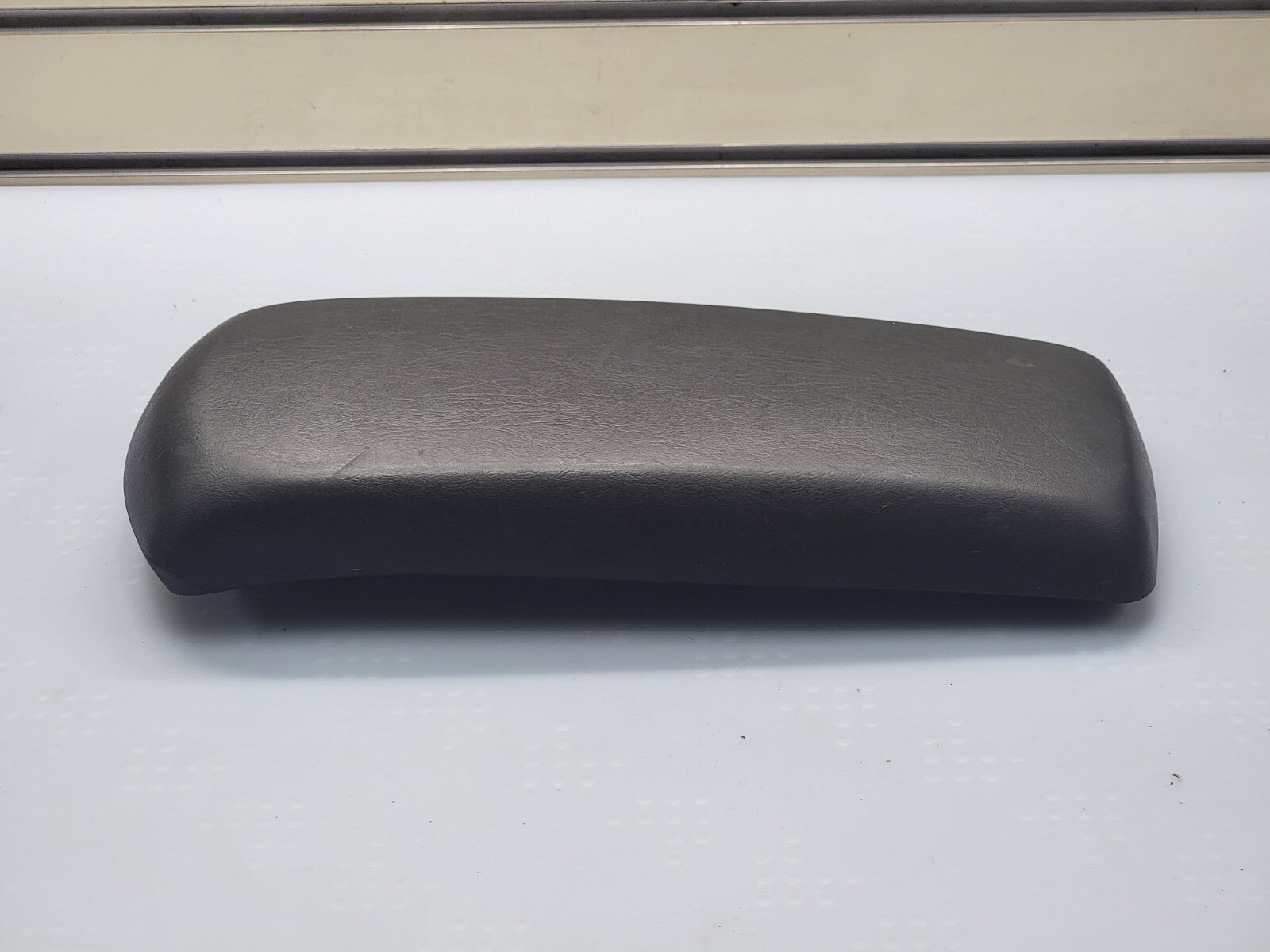 🔥04-07 Chevrolet Malibu Center Console Arm Rest Lid Door Cover OEM Pad Black