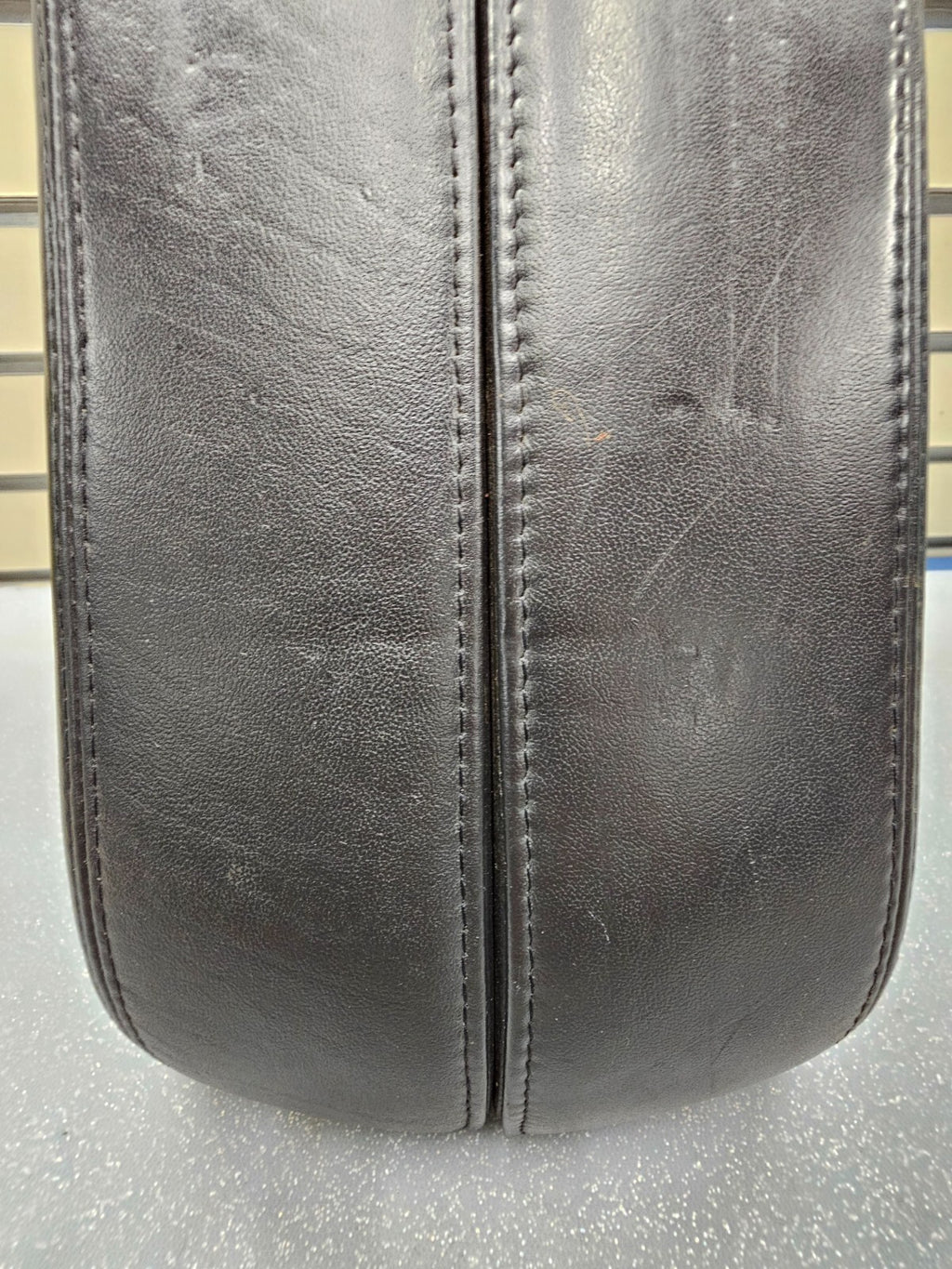 13-19 LINCOLN MKT Front Floor Console Arm Rest Lid Cover Top Pad Assembly Black