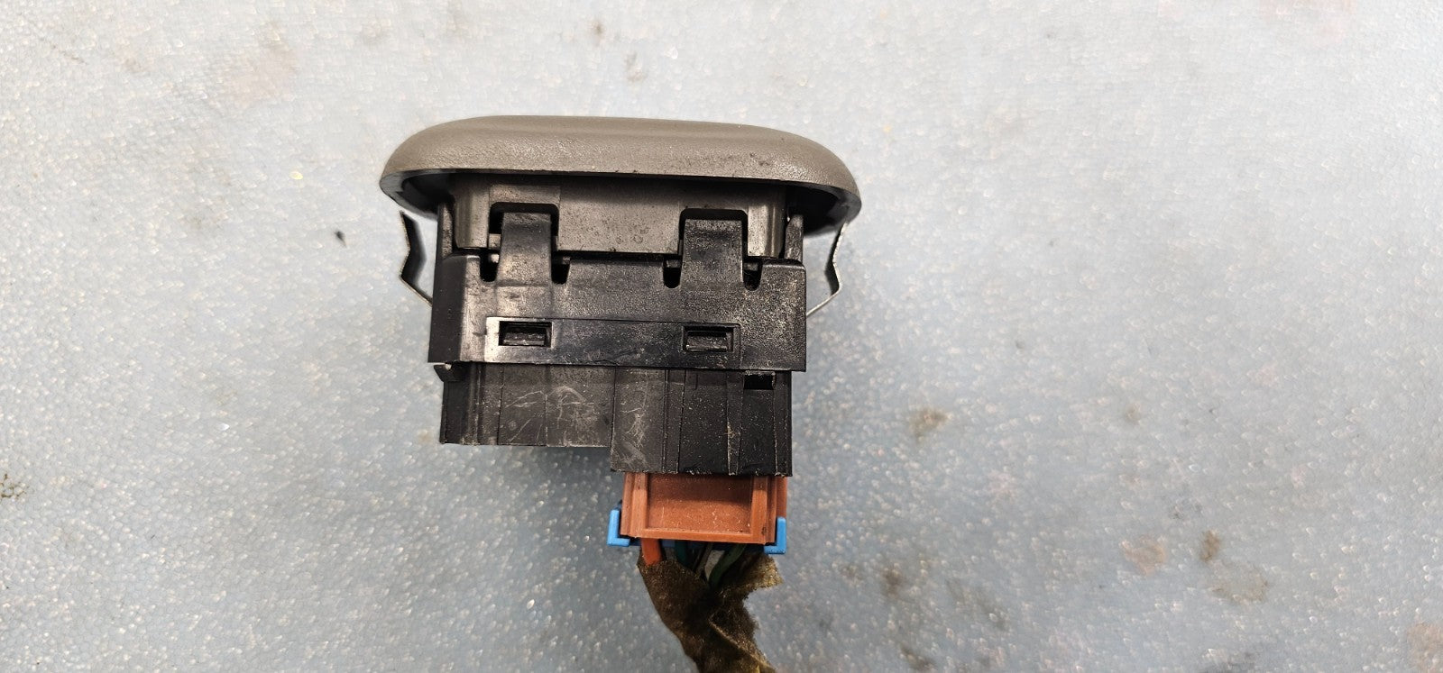 🔥02-05 CHEVY TRAILBLAZER ENVOY REAR RIGHT SIDE POWER WINDOW SWITCH DK GRAY WS6