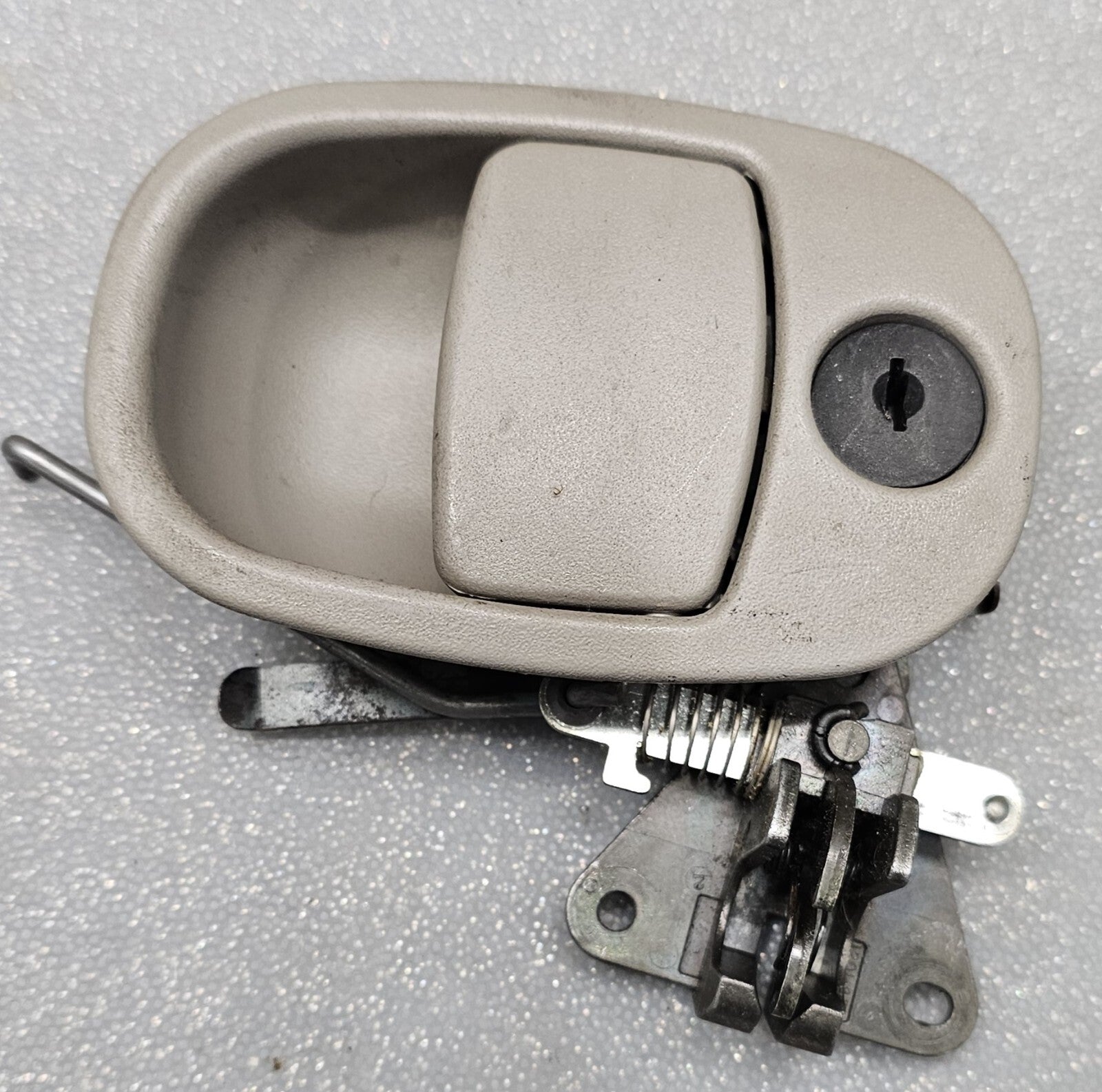 🔥2005-2009 Chevrolet Equinox GLOVE BOX LATCH LIGHT GREY