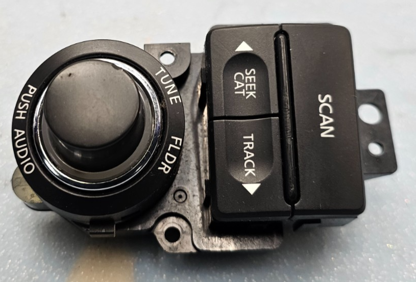 🔥2008-2012 Pathfinder Armada Radio Scan Seek Track Tune Switch OEM