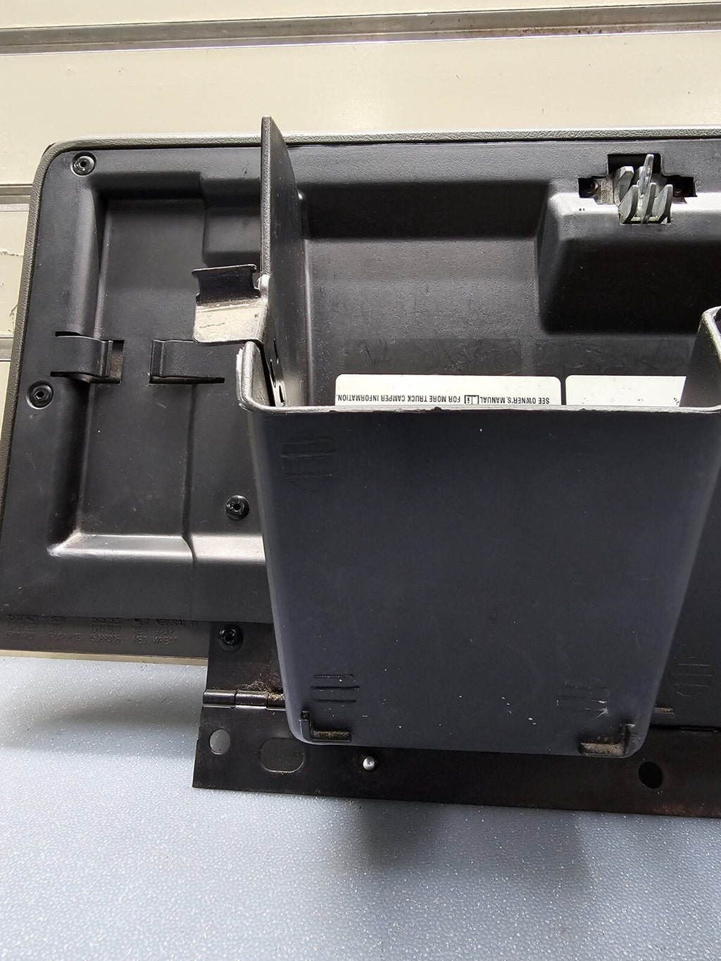 🔥99-06 SILVERADO SIERRA Dash GLOVE BOX Storage Compartment Assembly Black G3