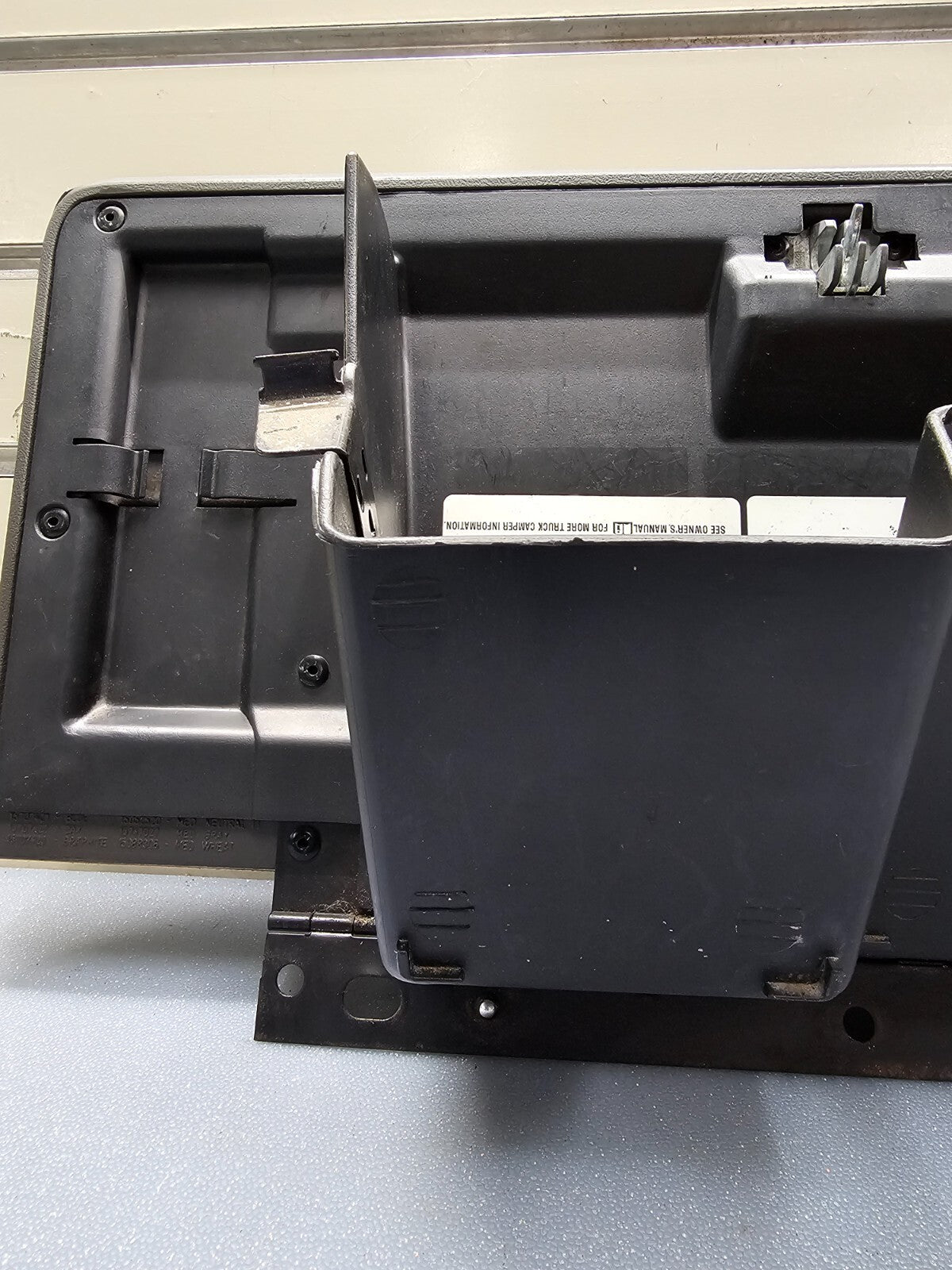 🔥99-06 SILVERADO SIERRA Dash GLOVE BOX Storage Compartment Assembly Black G3