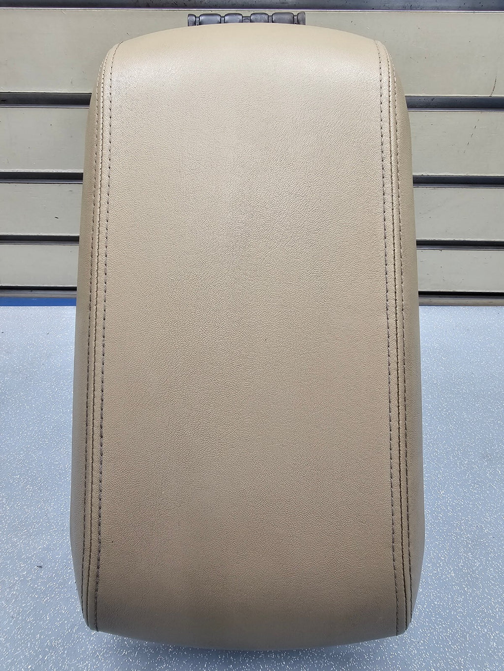 07-10 Lincoln MKX Console Lid Pull Cover Top Pad Leather Arm Rest Assembly Tan