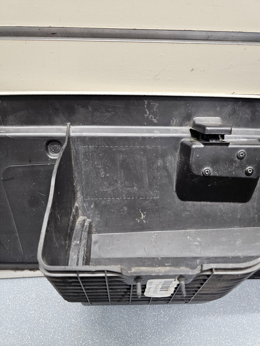 07-14 Silverado SIERRA Dash UPPER GLOVE BOX Storage Compartment Door LT GRAY G4