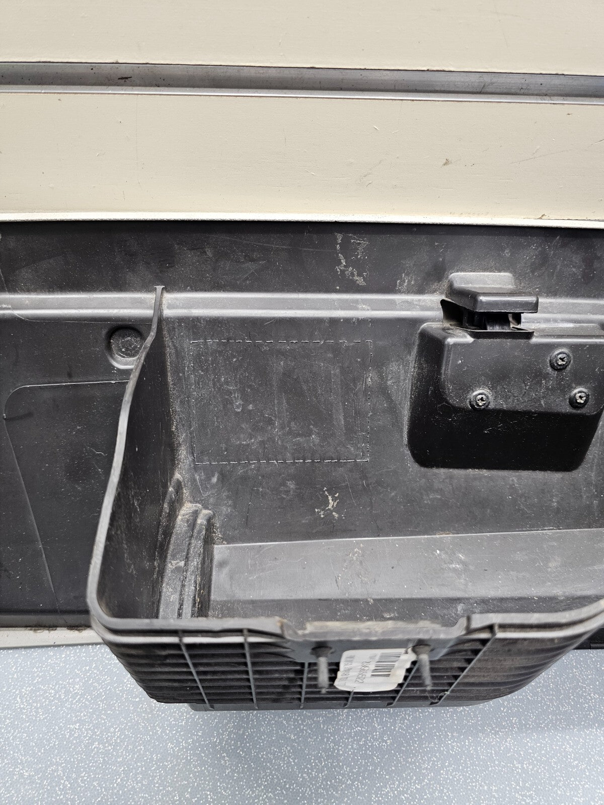 07-14 Silverado SIERRA Dash UPPER GLOVE BOX Storage Compartment Door LT GRAY G4