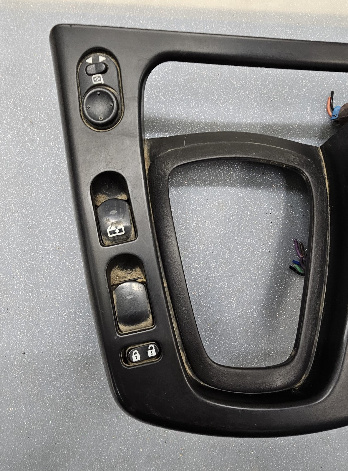 🔥06-07 Saturn Vue Console Master Power Window Switch Shifter Bezel OEM