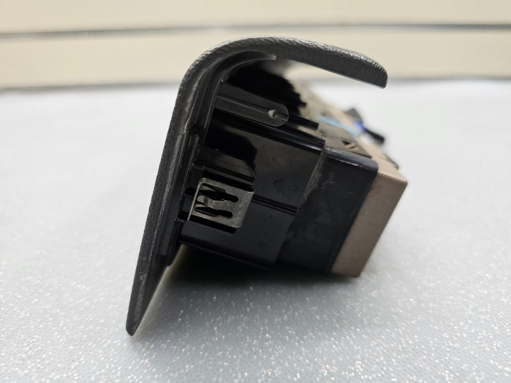 03-06 Silverado Sierra Power Front Driver Window Control Switch Assembly WS4