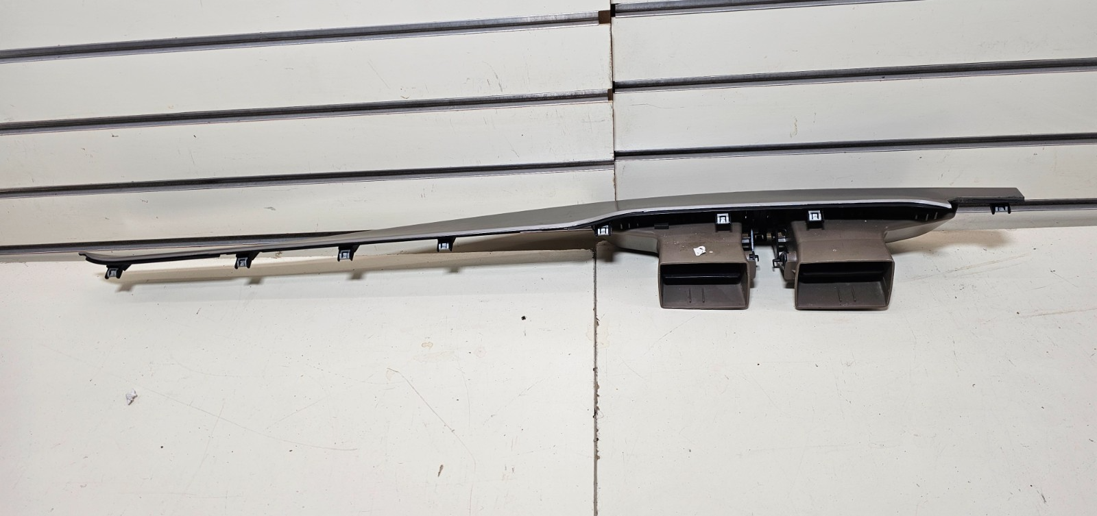 🔥09-14 Volkswagen Routan Dash Front Center Trim Bezel Panel Air Vent Silver OEM