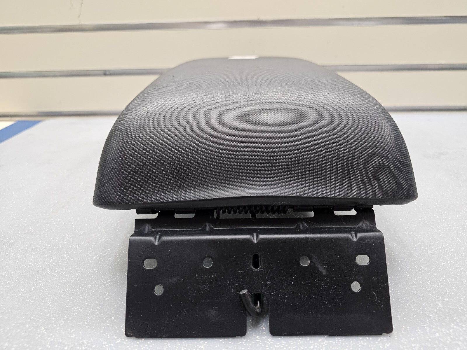 🔥04-11 MITSUBISHI ENDEAVOR CENTER CONSOLE LID ARMREST TOP COVER ASSEMBLY BLACK