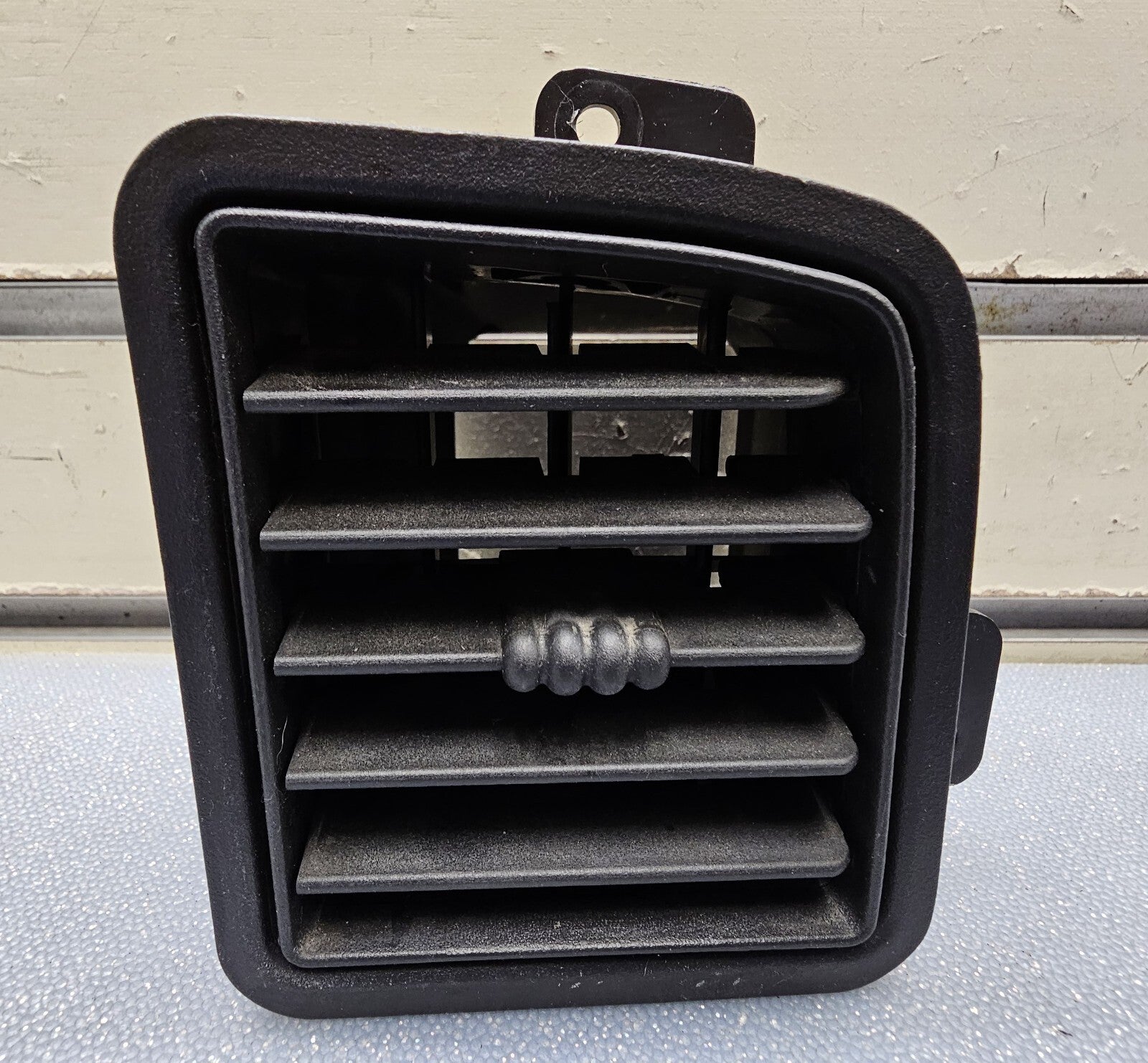 99-06 Silverado Sierra Dash Air Vent Left Driver Heater Climate Temperature OEM
