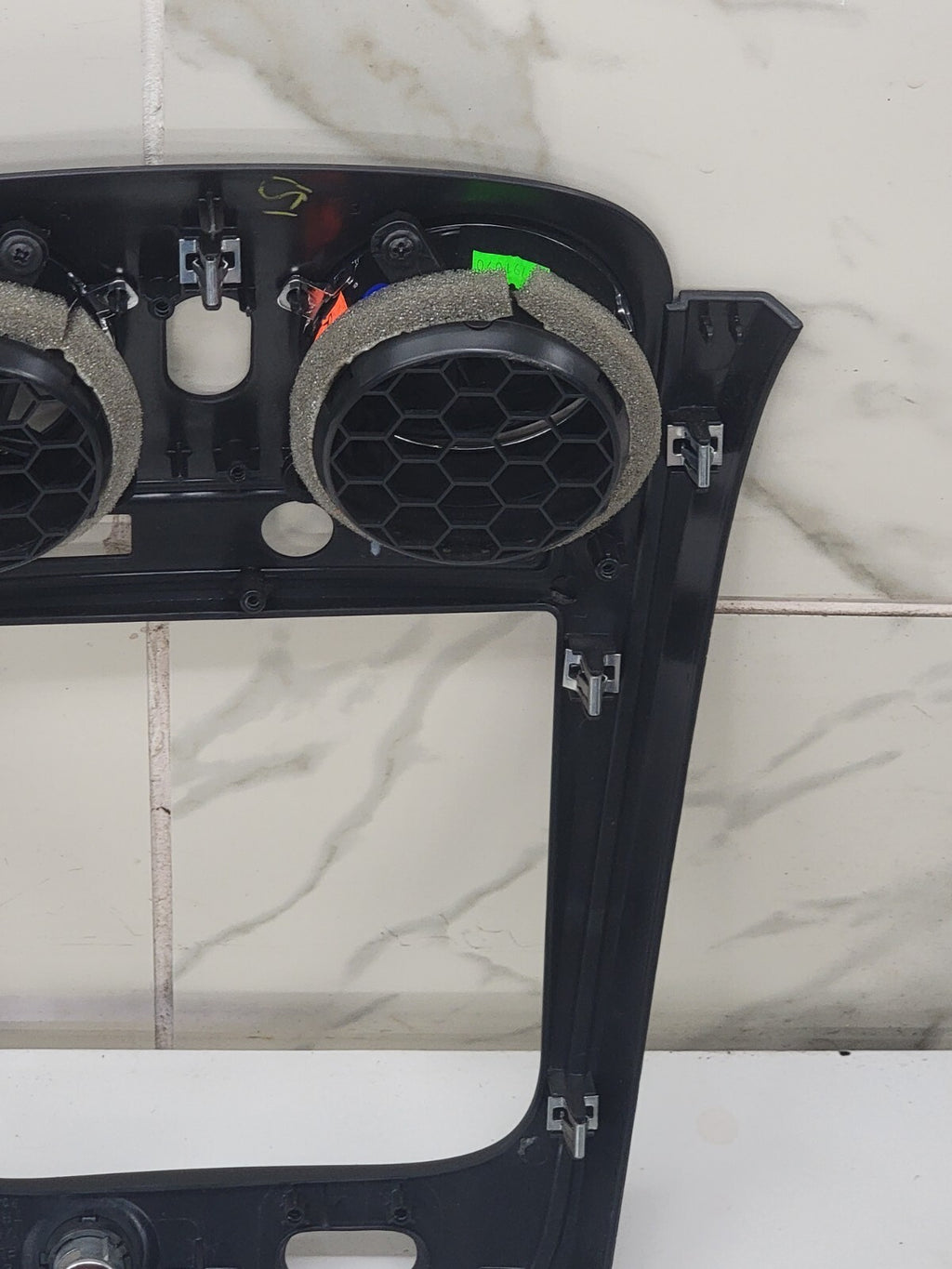 🔥2006-2011 Chevrolet HHR BLACK  Center Dash Radio Trim w Vents B37