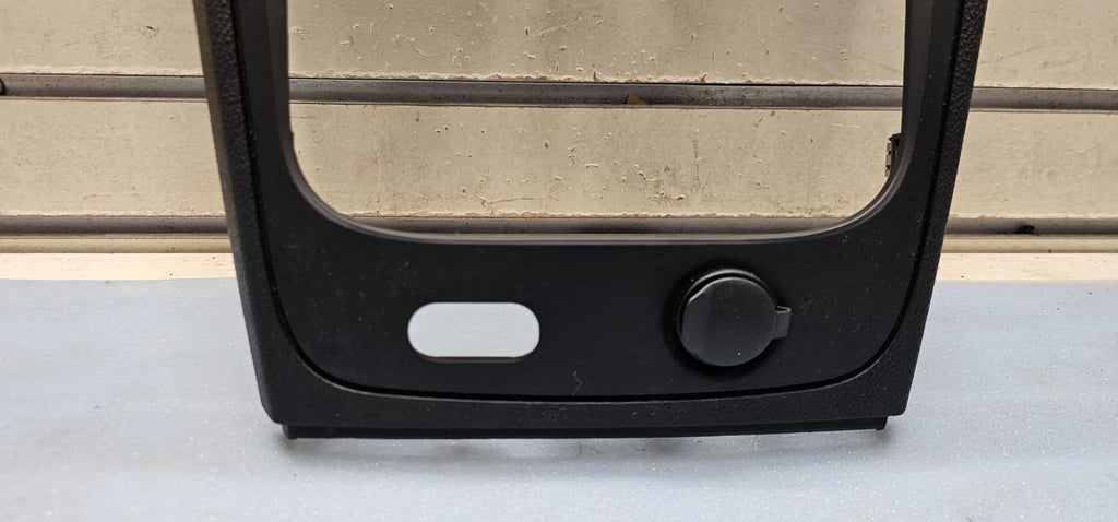🔥06-11 Chevrolet HHR Center Dash Radio Trim w Vents B37 black