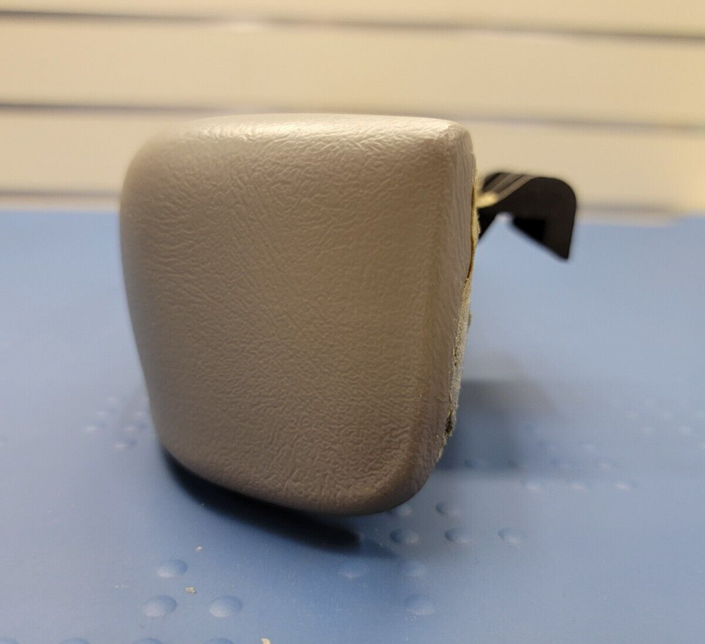 03-06 Silverado SIERRA TAHOE Door Panel ARMREST Front right Handle light gray H2