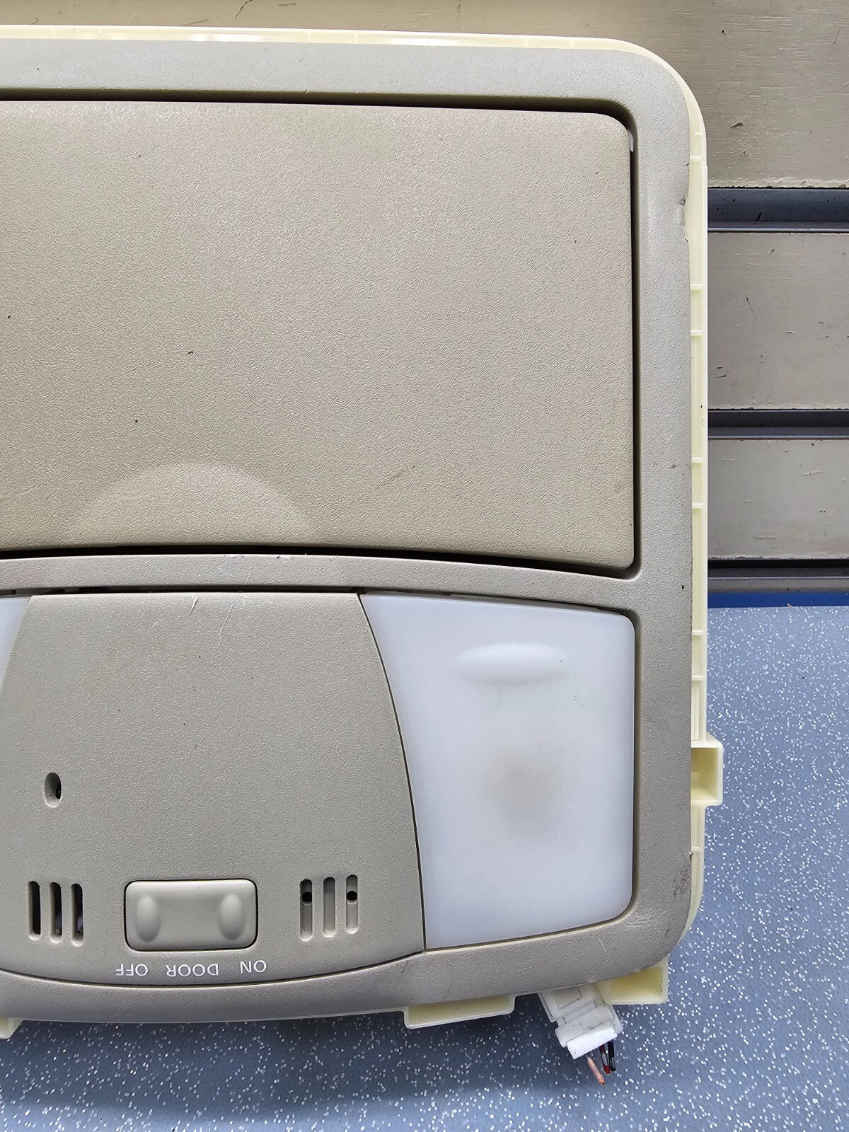 09-14 Maxima Murano Rogue Overhead Roof Console Storage Dome Map Light Lamp Tan