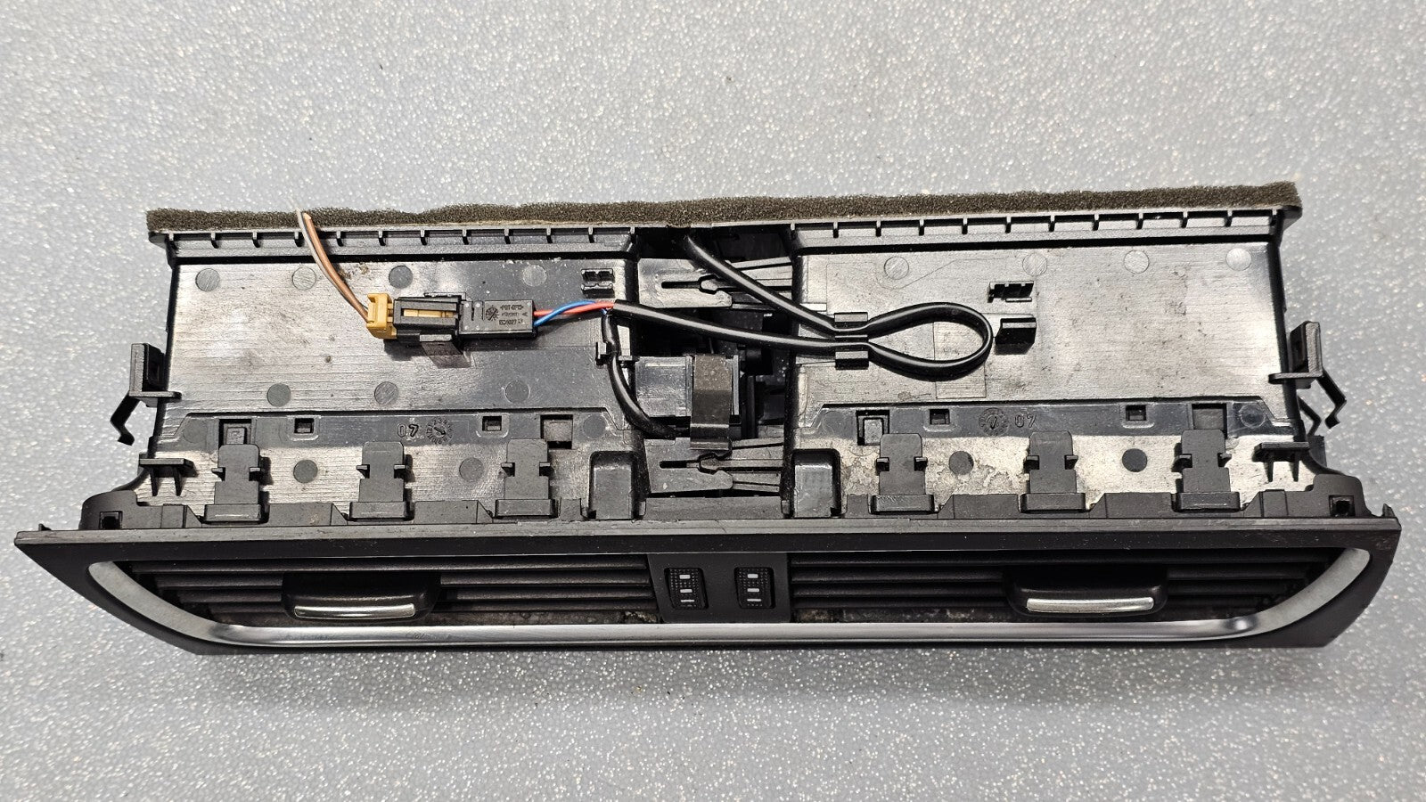 09-12 Audi A4 S4 A5 Center Dash AC Air Vent Heater Conditioner Instrument Black