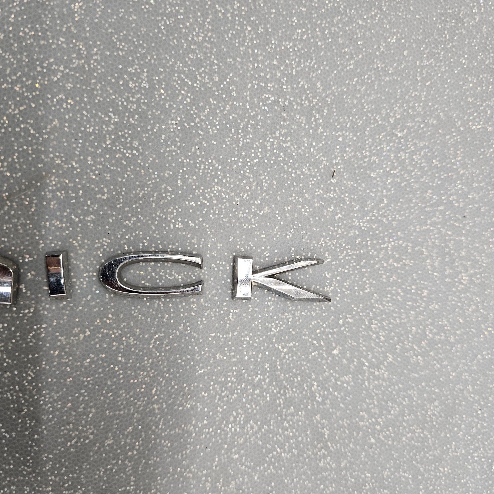 🔥05-09 Buick Allure Lacrosse 06-11 Lucerne Rear trunk Letter Nameplate Emblem