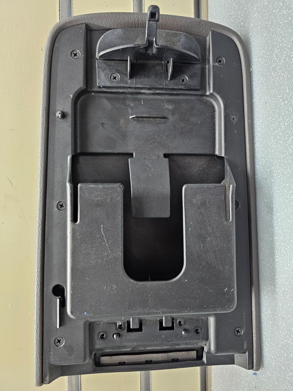 02-05 EXPLORER Mountaineer Center Console Lid Armrest Top Cover Assembly Black