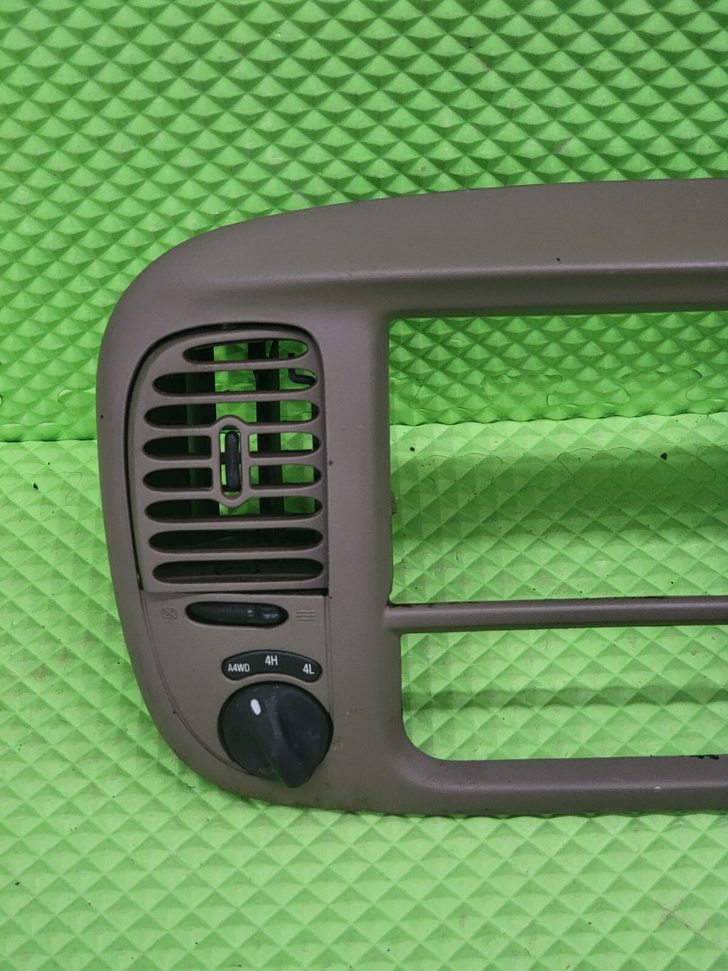 97-03 Ford F150 Center Dash Radio Climate BEZEL Panel A4WD 4H 4L Line LT Tan B1