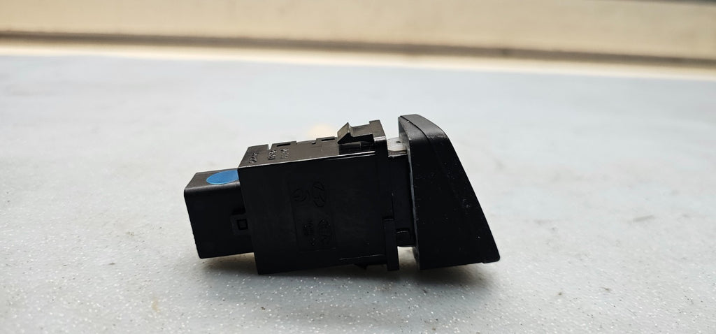 🔥05-06 Hyundai Tucson Rear Defrosted Defroster Heater Control Switch Button