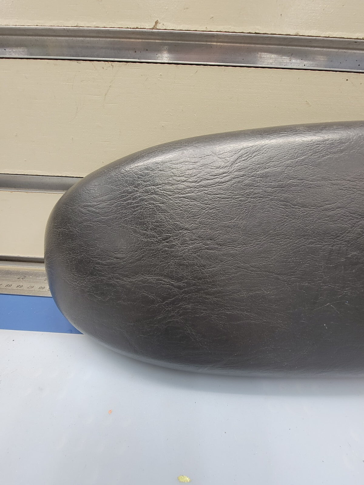 🔥2000-2007 FORD FOCUS CENTER CONSOLE LID ARM RESTER LID TBLACK