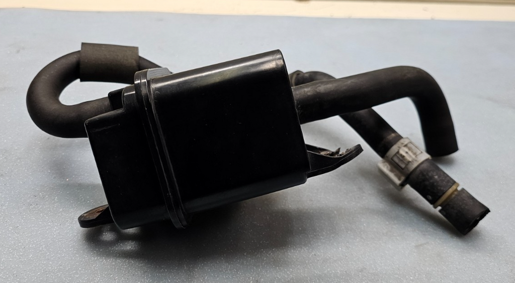 🔥98-02 ACCORD 4 CYLINDER FUEL VAPOR CHARCOAL EVAP EMMISION CANISTER ASSEMBLY